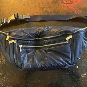 Caraa Large Sling in Navy